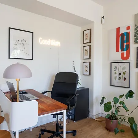 Cosmopolitan Comfort In 4a- By Misha's Place Лиссабон