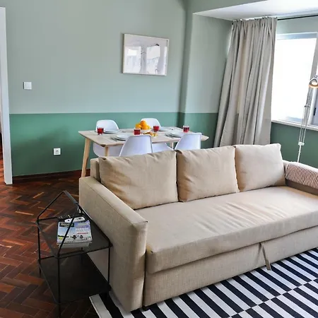 Cosmopolitan Comfort In 4a- By Misha's Place Апартаменты