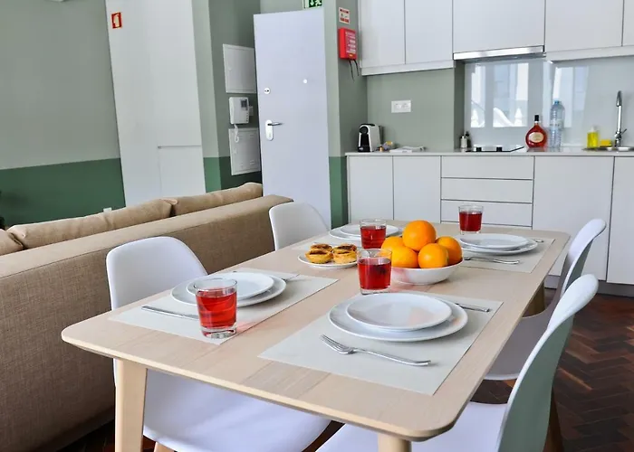 Διαμέρισμα Cosmopolitan Comfort In 4a- By Misha's Place *