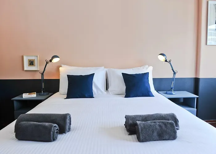 Διαμέρισμα Cosmopolitan Comfort In 4a- By Misha's Place