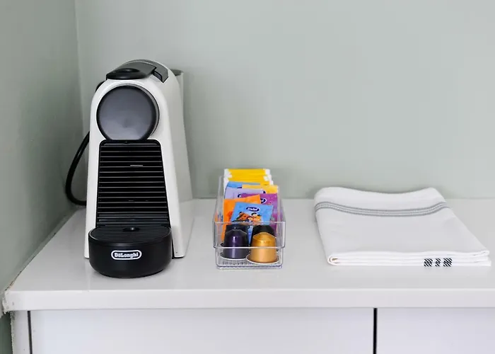 Διαμέρισμα Cosmopolitan Comfort In 4a- By Misha's Place