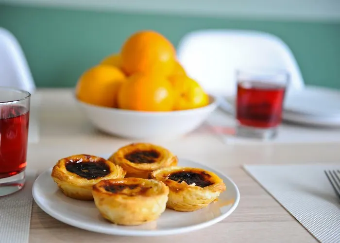 Cosmopolitan Comfort In 4a- By Misha's Place