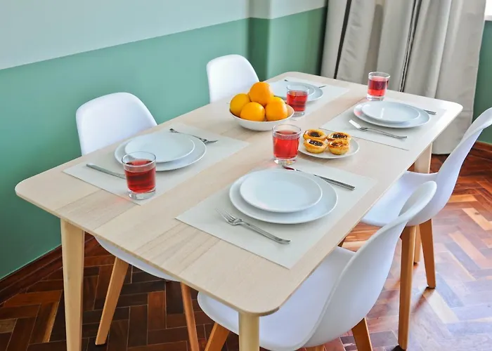 Cosmopolitan Comfort In 4a- By Misha's Place ליסבון