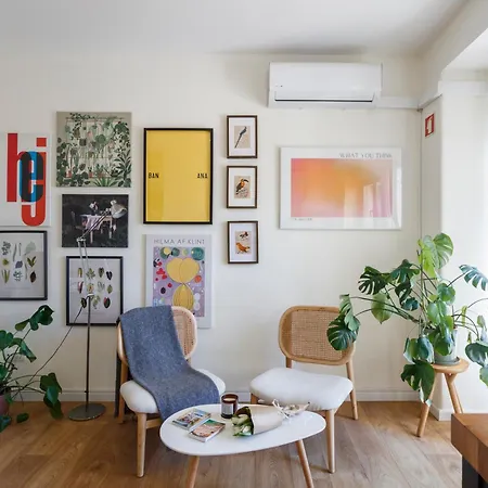 דירה Cosmopolitan Comfort In 4a- By Misha's Place