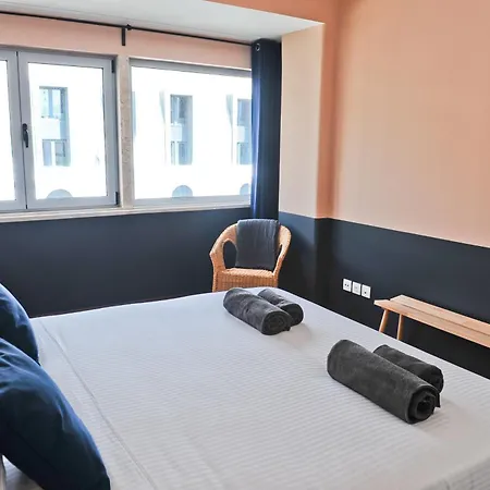 Cosmopolitan Comfort In 4a- By Misha's Place דירה ליסבון