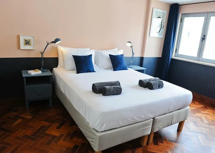 Appartement Cosmopolitan Comfort In 4a- By Misha's Place
