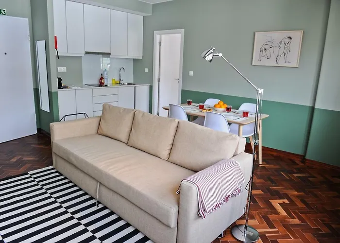 Cosmopolitan Comfort In 4a- By Misha's Place Appartement Lisboa