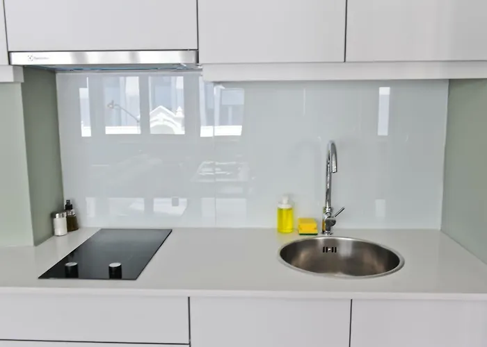 Appartement Cosmopolitan Comfort In 4a- By Misha's Place